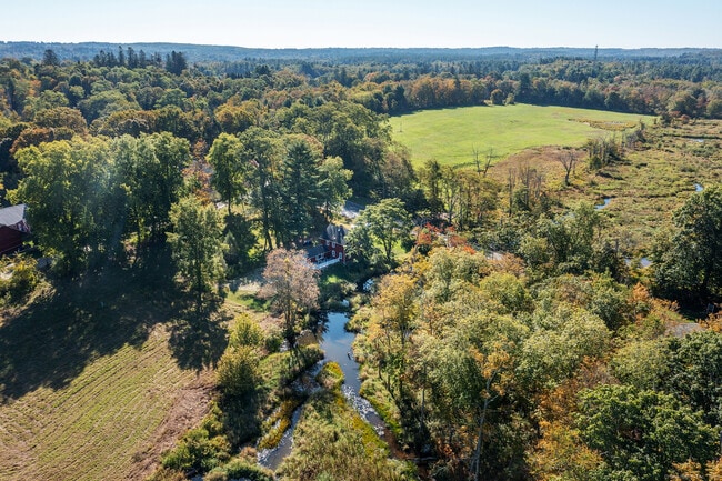 Building Photo - 62 Brush Hill Rd