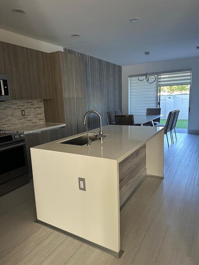 Foto del edificio - 7220 NW 103rd Path