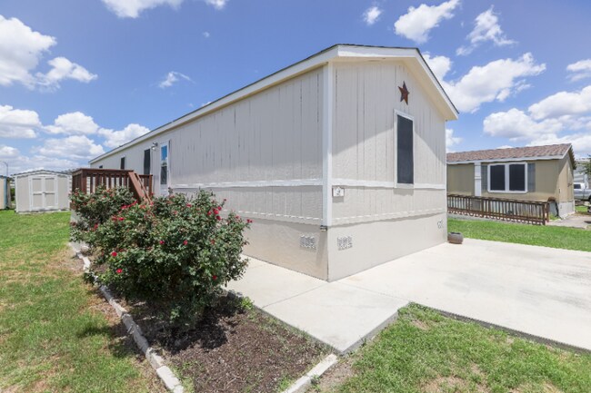 Foto del edificio - 7151 Woodlake Pkwy