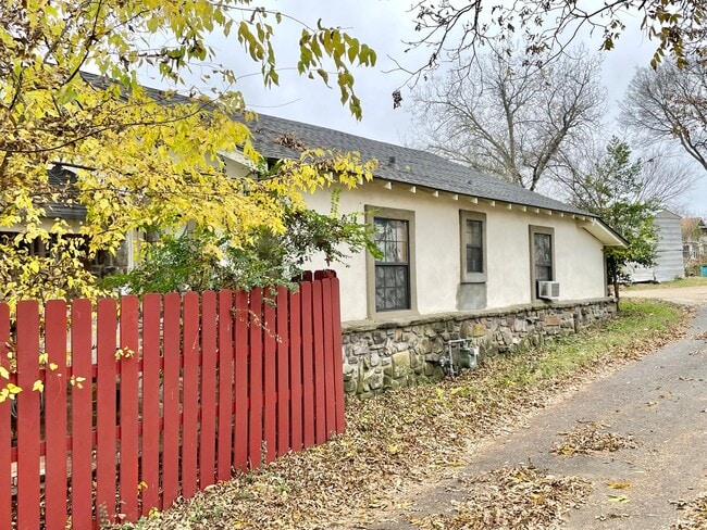 Building Photo - 104 Selma St