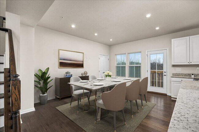 Foto del edificio - END UNIT EXTRA LARGE TOWNHOME FOR LEASE