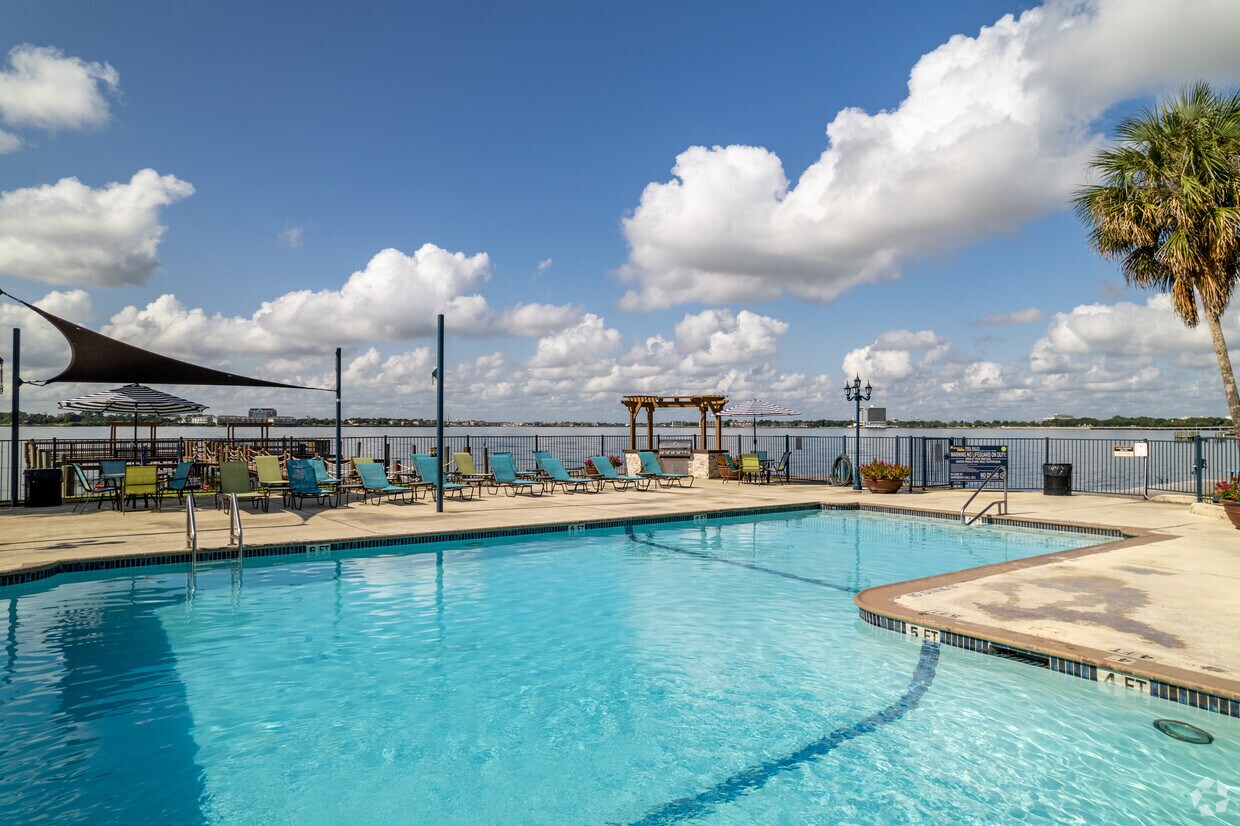 Foto principal - Encore on the Bay Apartments