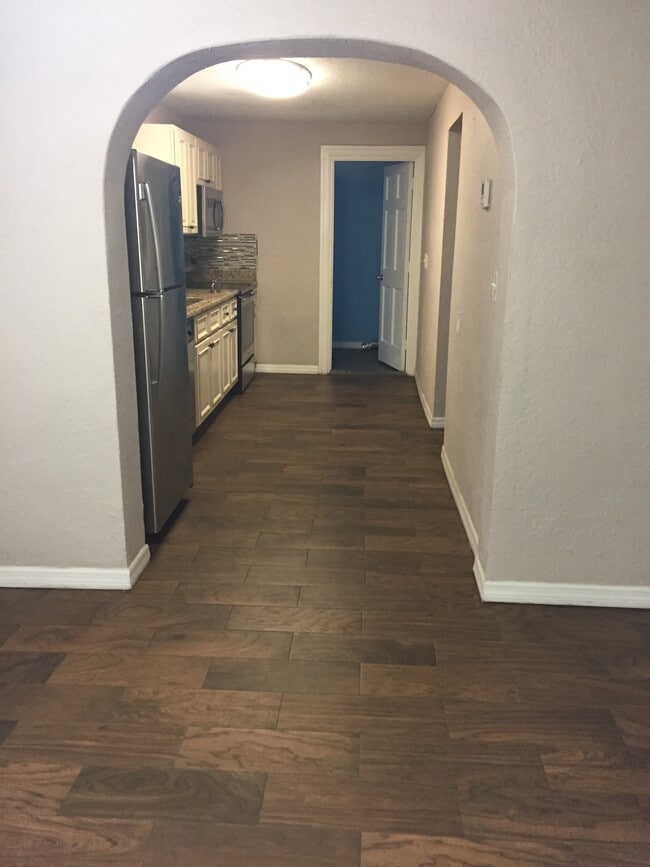 Building Photo - 873 10th Ave S