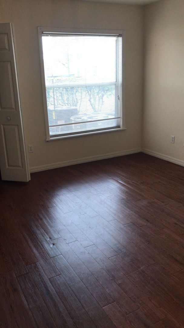 Foto del edificio - 8849 Latrec Ave