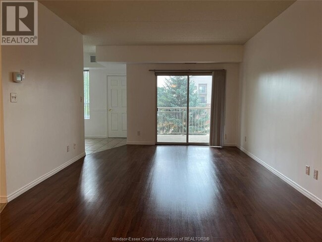 Photo du bâtiment - 8335 Wyandotte St E