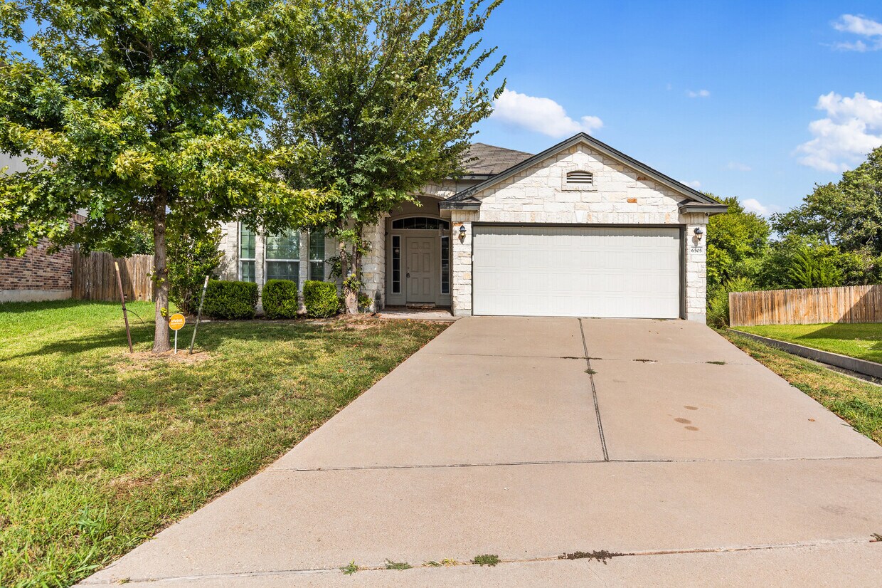 Foto principal - 6505 Vista View Dr