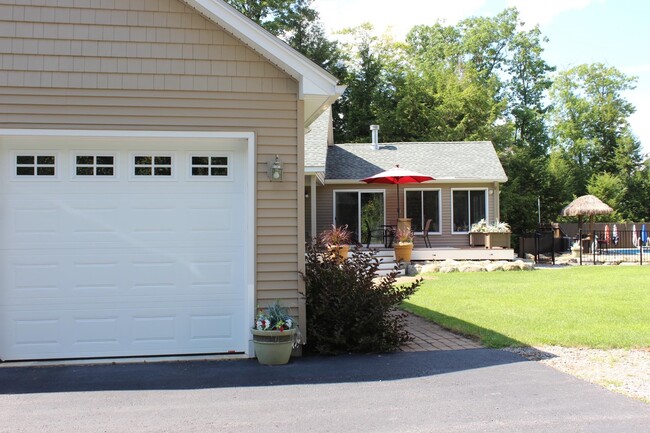 Foto del edificio - 43 Farm View Ln