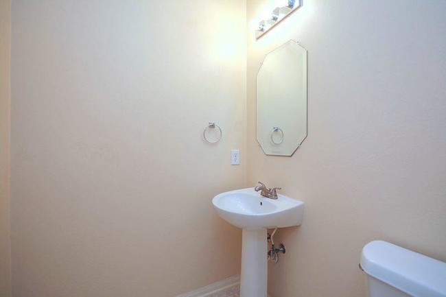 Foto del edificio - 639 Wheelhouse Dr