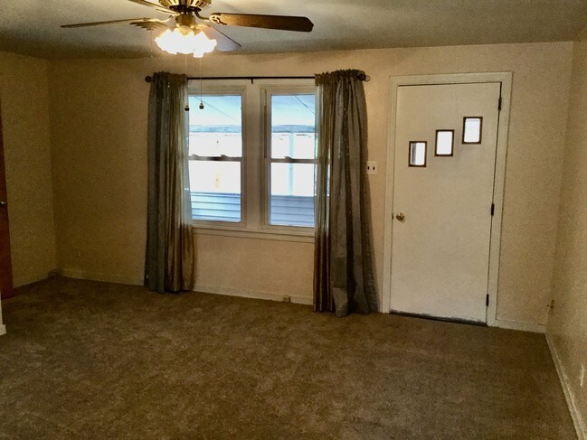 Living Room - 813 5th St