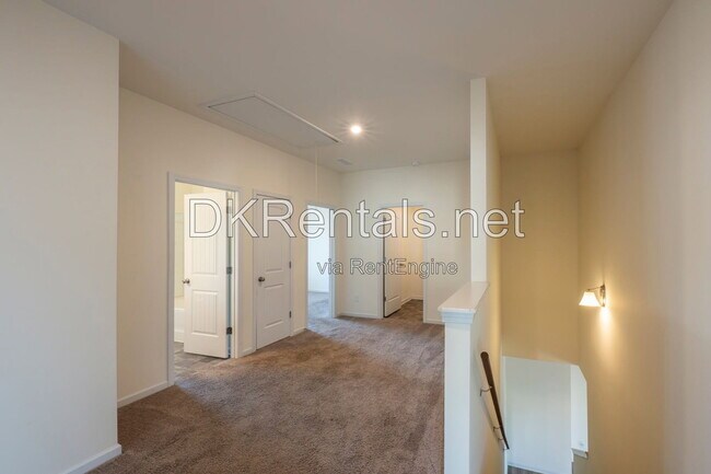 Building Photo - 105 Weston Way NW