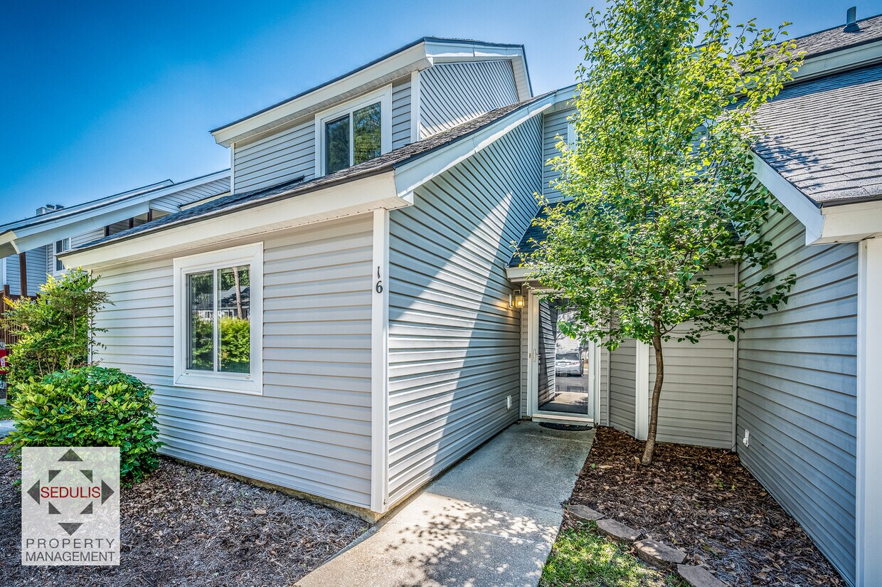 16 Rudwick Cir, Goose Creek, SC 29445 Townhome Rentals in Goose Creek SC