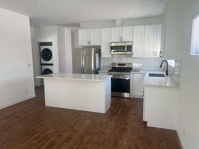 Foto del edificio - 16304-16308 Chatsworth St