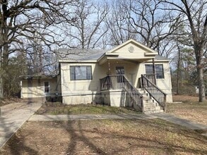 Building Photo - 323 Belmont Dr
