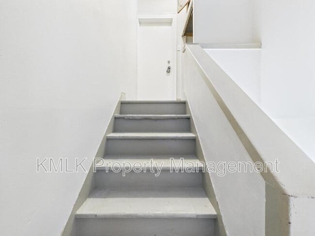 Building Photo - 543 Gage St