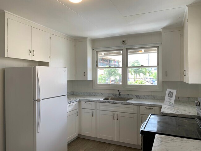 Building Photo - 3 Bedroom/1 Bathroom-One Tandem Parking/Ne...