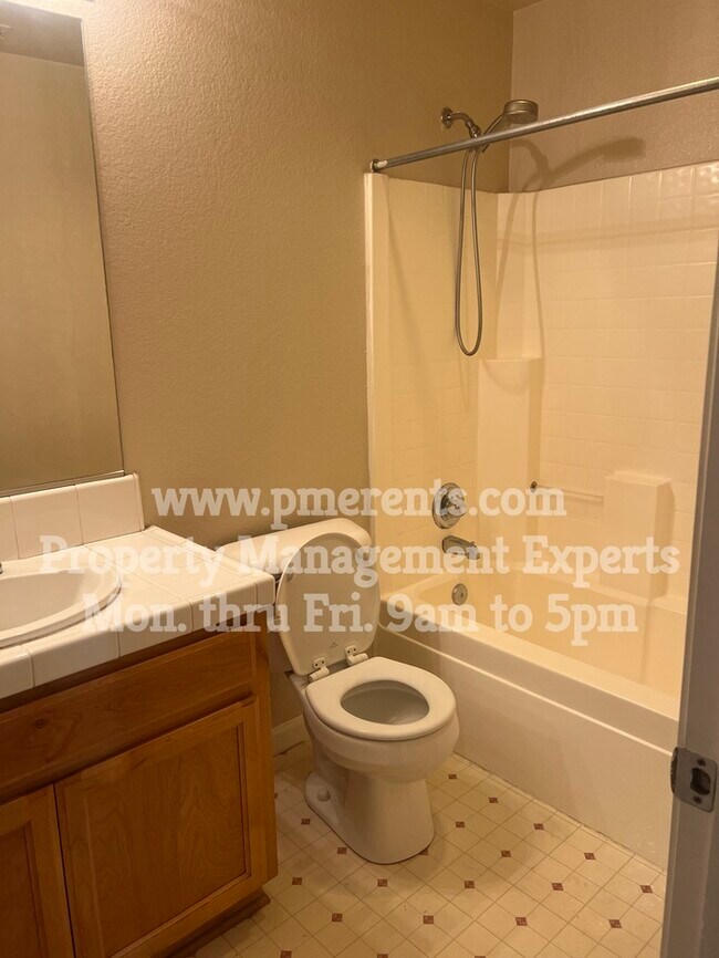 Building Photo - 10613 Hidden Grove Cir