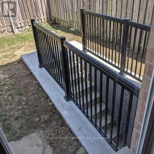 Building Photo - 150 Dells Crescent