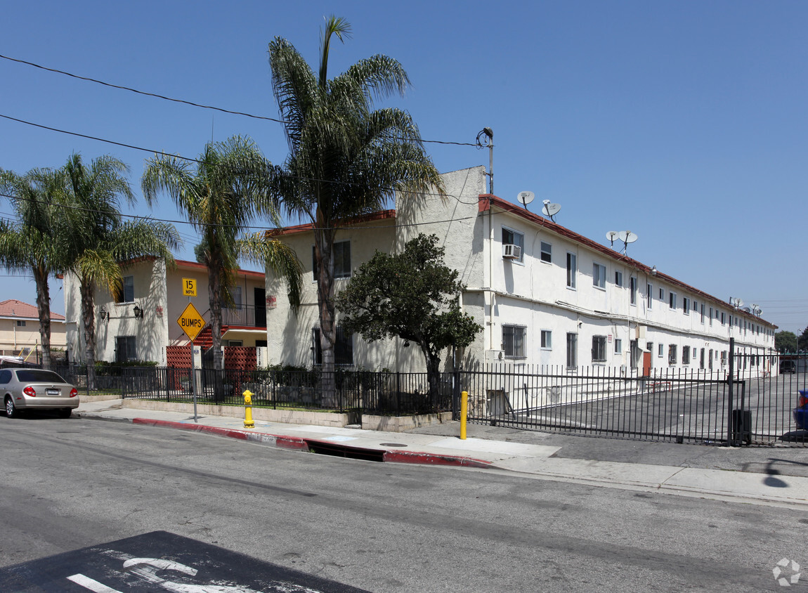 Primary Photo - 5313-5319 Elizabeth St