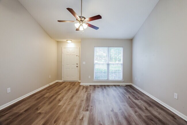 Foto del edificio - 11024 Ballards Pond Ln