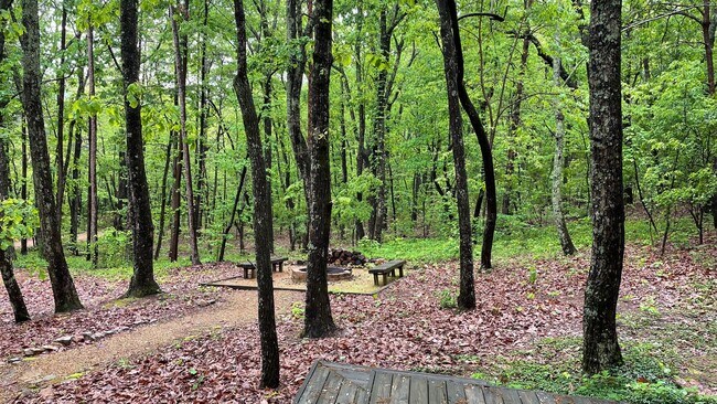 Foto del edificio - 561 Sand Mountain Rd