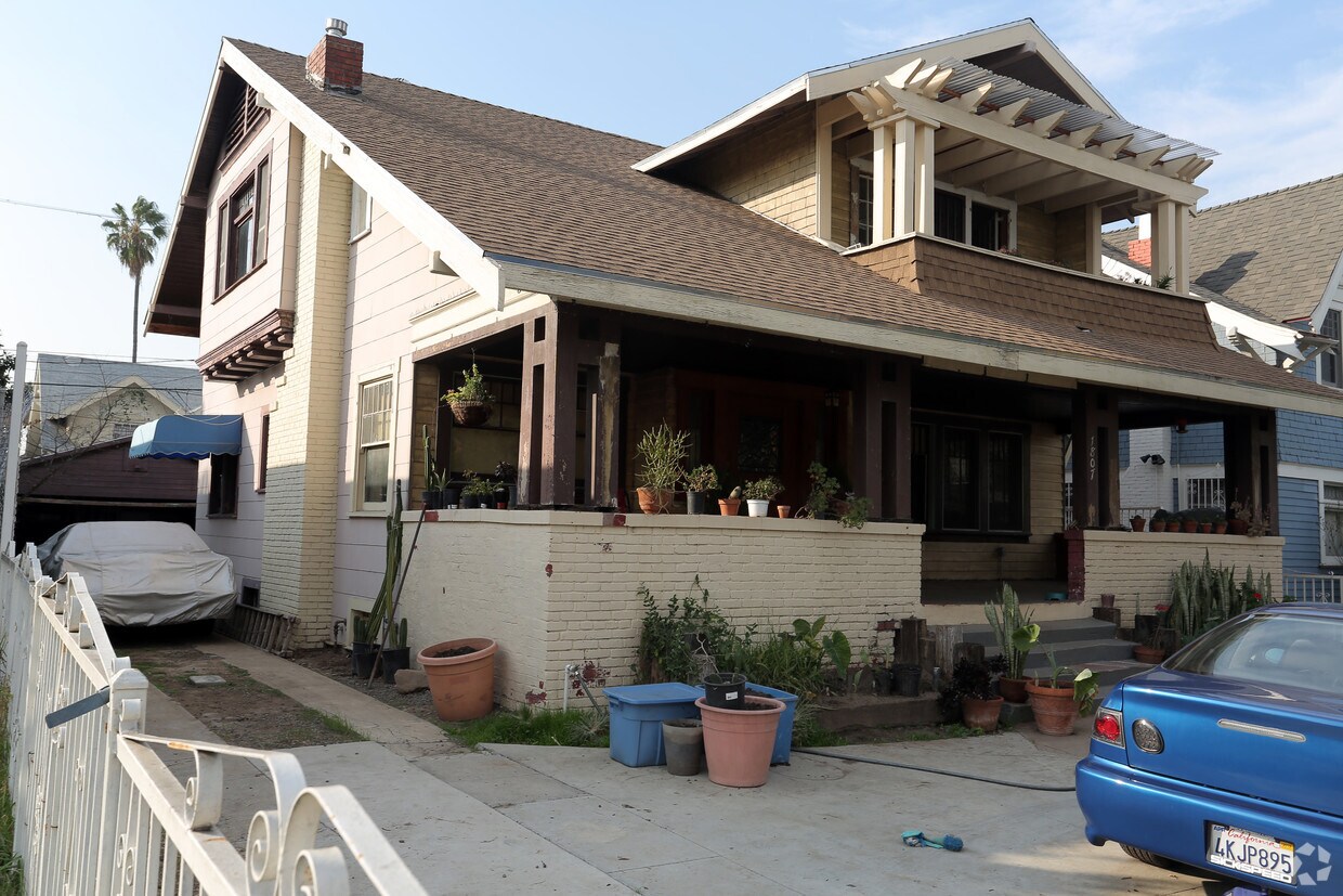 Building Photo - 1805 S Kingsley Dr