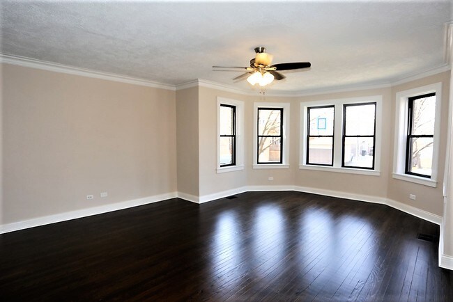 Building Photo - 4445 N Rockwell St