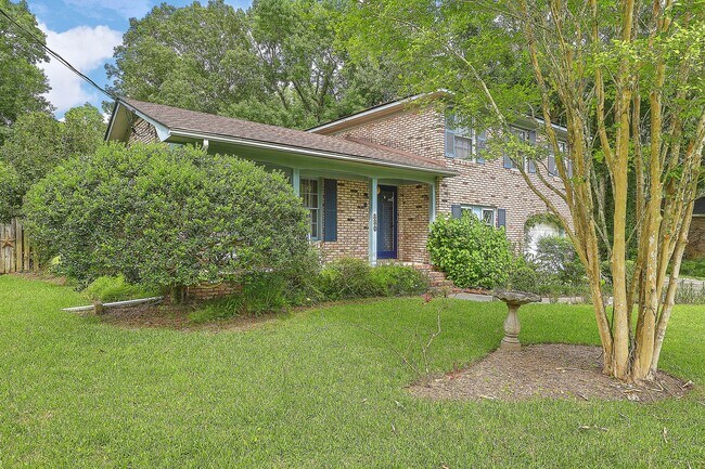 Building Photo - Waterfront Home in Melrose Subdivision! Re...