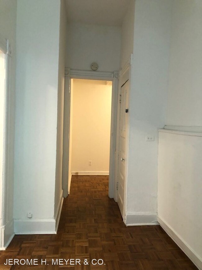 Foto del edificio - 439 W St James Pl