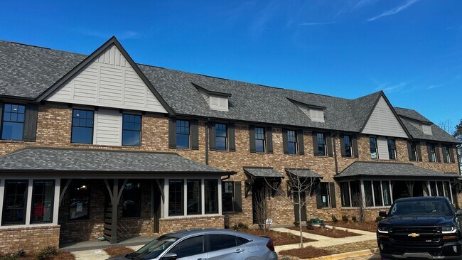 Foto del edificio - Spain Park Schools 3 Bedroom / 3 Bath Townhouse newly constructed