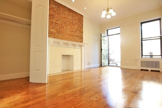 Building Photo - 321 W 88th St