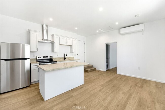 Foto del edificio - 1375 N Mentor Ave