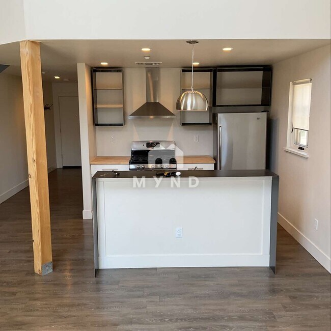 Foto del edificio - 3409 Broadway Apt 210