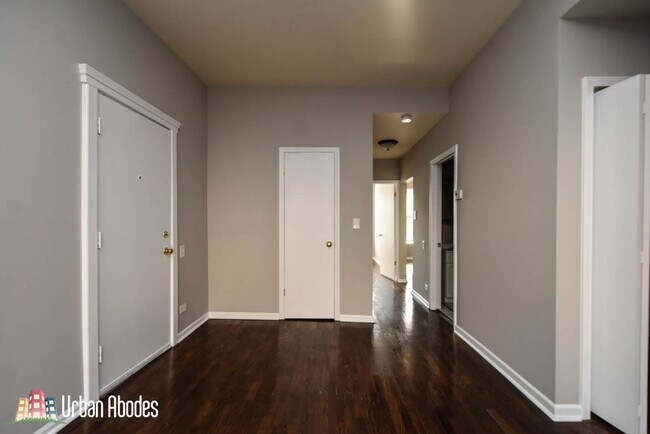 Building Photo - 1313 W Leland Ave