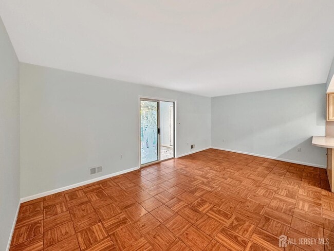 Building Photo - 11 Crandall Dr