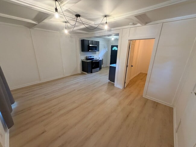 Building Photo - Remodeled One Bedroom Apartment in North Salem