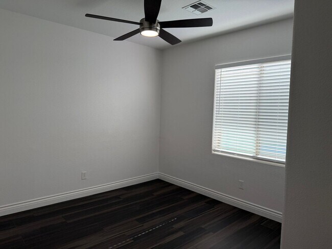 Building Photo - 42582 W Monteverde Dr