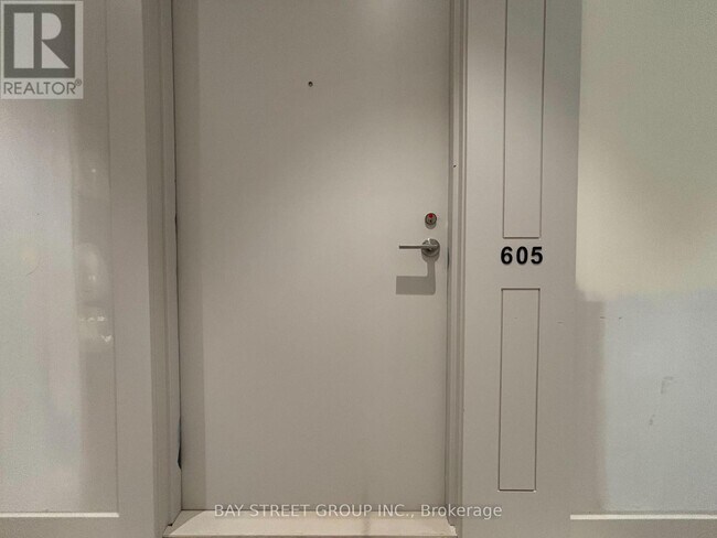 Photo du bâtiment - 4010 Eglinton Ave W