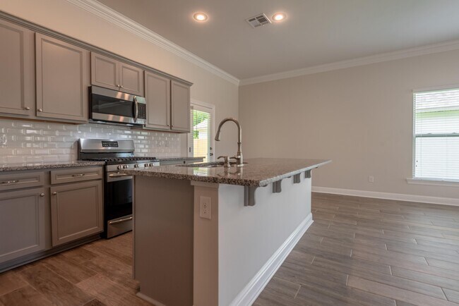 Building Photo - 438 Lake Breeze Dr