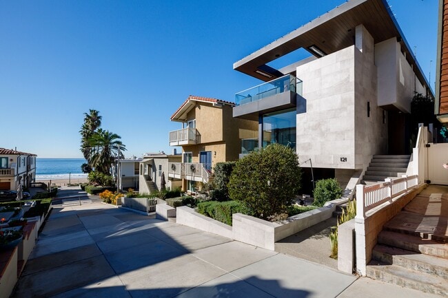 Building Photo - 121 25th St