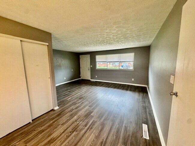 Foto del edificio - 3 Bedroom, 2 Bath Ranch Home with Garage and Fenced Yard in Huber Heights
