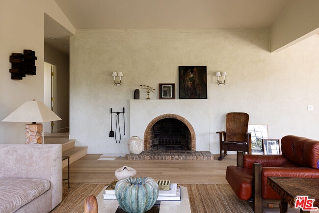 Building Photo - 4228 Los Nietos Dr