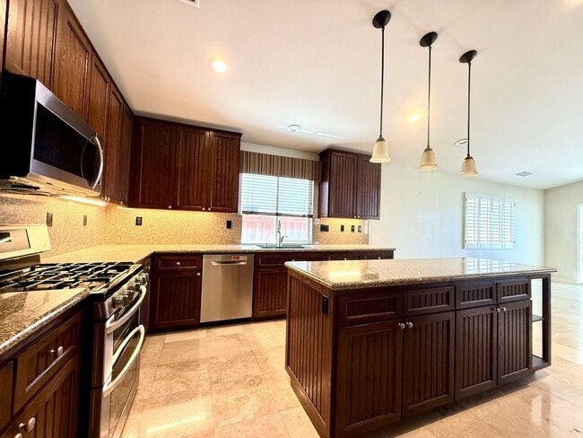 Foto del edificio - Four Seasons 55+ – Beautifully Upgraded with Views!