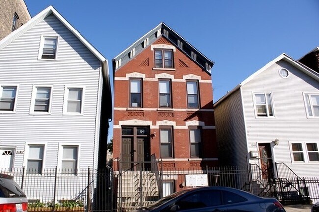 Building Photo - 1347 N Greenview Ave