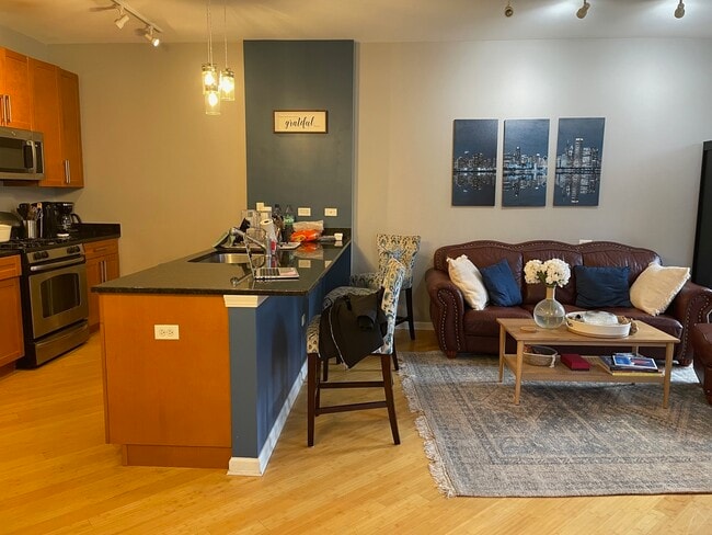 Building Photo - 757 W 14th St