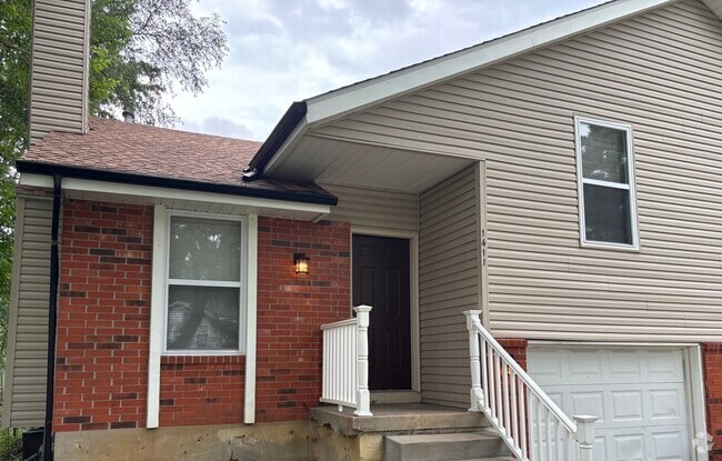 Building Photo - 1411 La Chateau Dr
