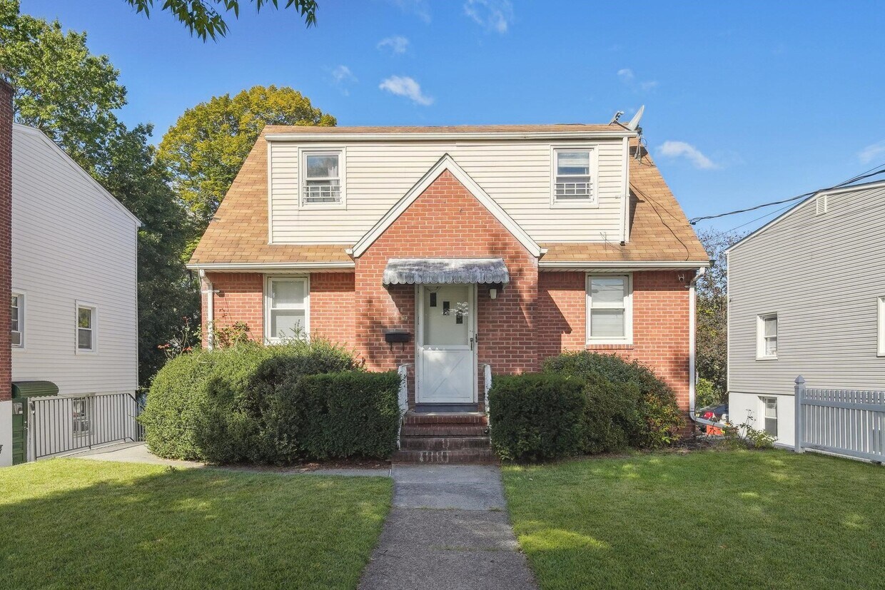 90 S Main St Unit 2, Lodi, NJ 07644 Room for Rent in Lodi, NJ