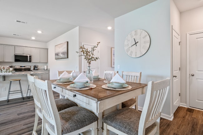 Foto del edificio - 1211 Rippling Cv Lp SW