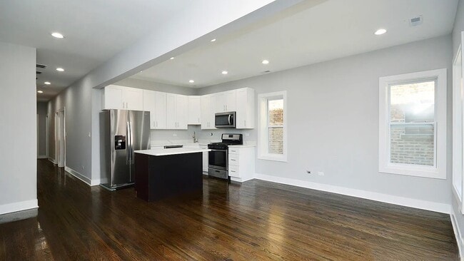 Building Photo - 4906 N Rockwell St