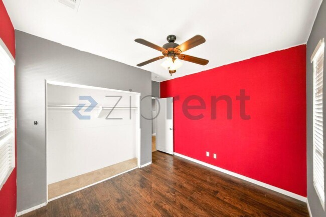 Foto del edificio - 619 W Ave H 13