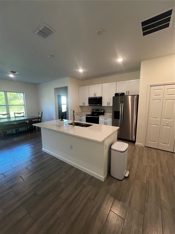 Building Photo - 17000 SW 41st Ct